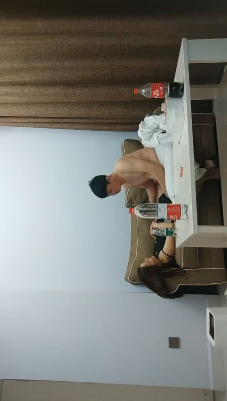 爱情丶故事网恋三天奔现未婚骚女吃饱和足再操大屁股抱起来猛操转战床上尽情输出舒服了.